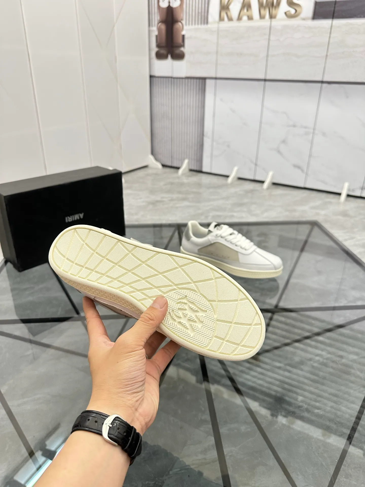 Men's shoes: 💰P420¥ Product trademark: AMIRI* "Amir*" low-top casual shoes Regular size: 38-45 (can be customized to 46) Product material: imported cowhide upper, breathable lining, original outsole. Number: 001